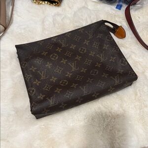 Louis Vuitton Toiletry Pouch 26 Monogram Limited Edition light Interior